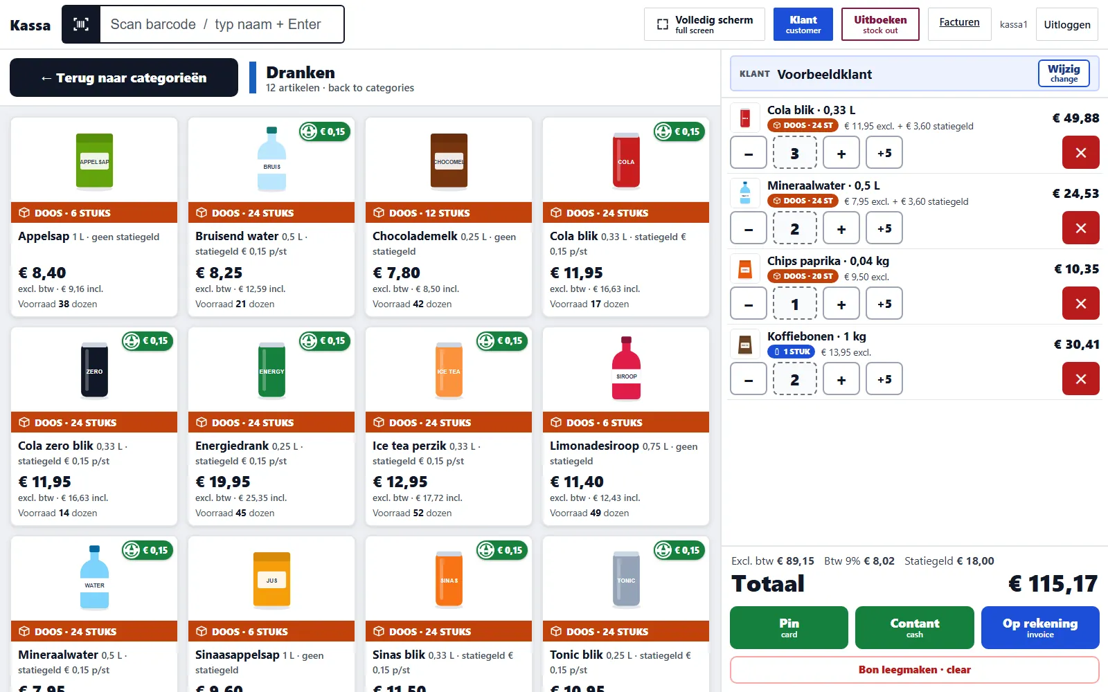 Voorbeeld van de kassa op een aanraakscherm: links het schap Dranken met foto, verpakking, statiegeld, prijs en voorraad, rechts de bon met grote plus- en minknoppen en onderaan Pin, Contant en Op rekening.